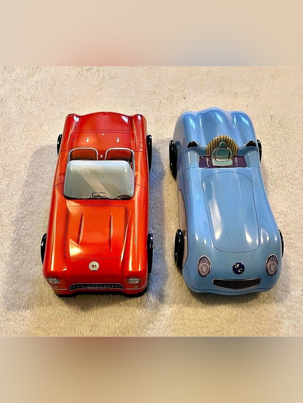 Decorative tin car containers